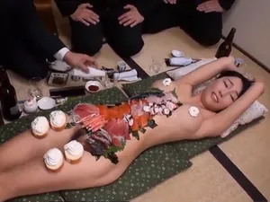 Cô sếp dâm và những anh cchim được thưởng thức đồ lạ